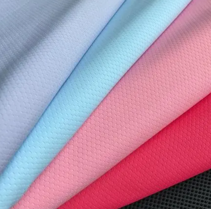 含有聚酯纤维容易起球吗